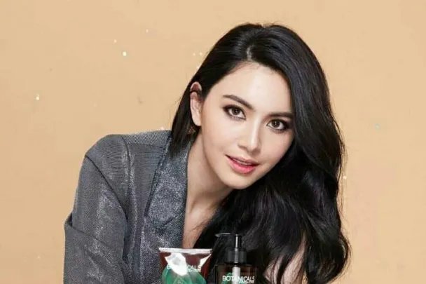 泰国十大最受欢迎女明星排行榜:Noon上榜,第五泰英混血