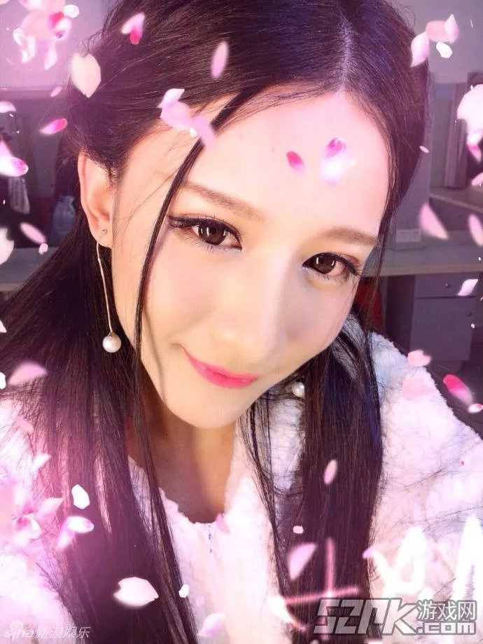 让我摸一摸你的美腿吧!神仙哥哥小灿绝美照片合辑