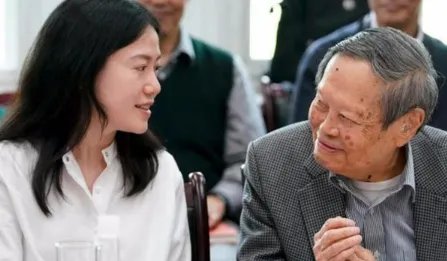 杨振宁允许妻子改嫁,遗产分配让人意外,翁帆为何伤心不已呢?