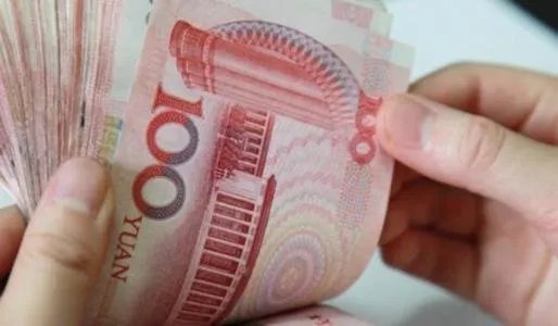 老人离世饭盒发现近18万现金,居然还有一些第四版纸币?