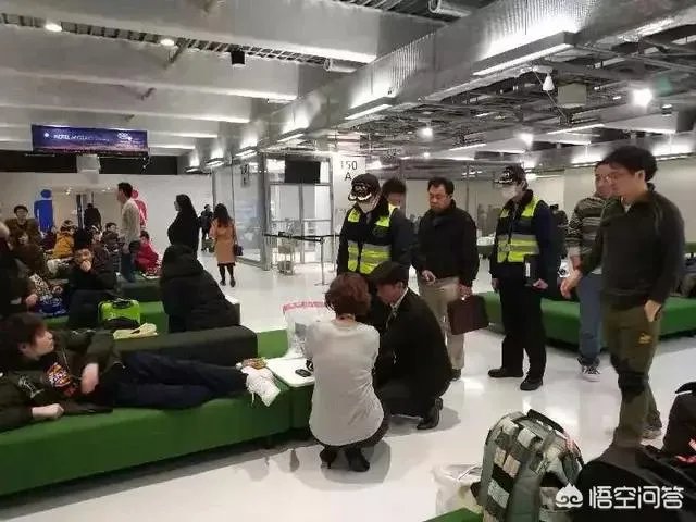 中国游客滞留日本机场,与警方发生冲突,他们为什么那么喜欢去日本,你怎么看?