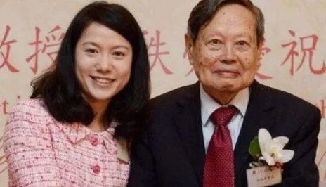 杨振宁允许妻子改嫁,遗产分配让人意外,翁帆为何伤心不已呢?