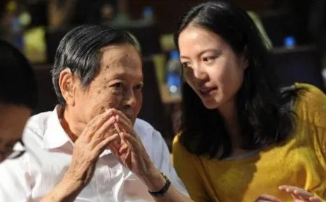 杨振宁允许妻子改嫁,遗产分配让人意外,翁帆为何伤心不已呢?