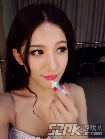 让我摸一摸你的美腿吧!神仙哥哥小灿绝美照片合辑