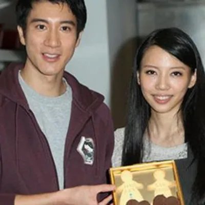 王力宏婚纱照曝光 揭其李靓蕾提婚纱很尴尬