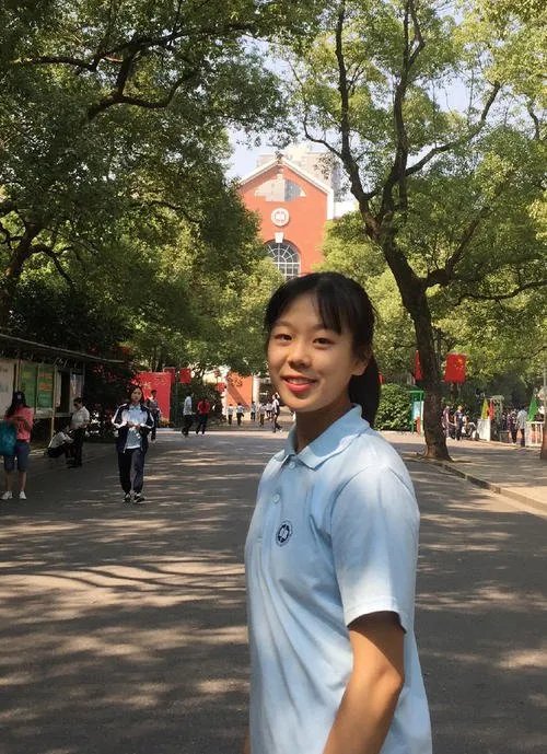 这位出考场一字马的女同学,如今怎样了?