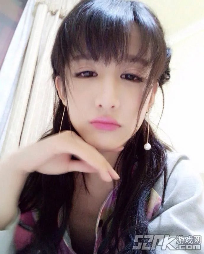 让我摸一摸你的美腿吧!神仙哥哥小灿绝美照片合辑