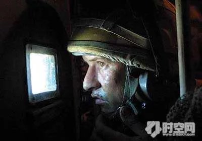 电影里,往坦克上甩燃烧弹到底有什么用?