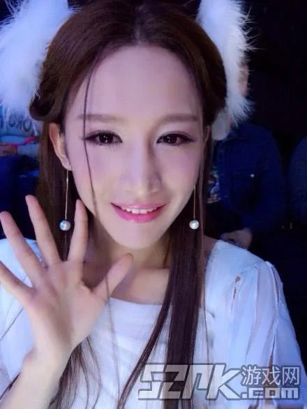 让我摸一摸你的美腿吧！神仙哥哥小灿绝美照片合辑