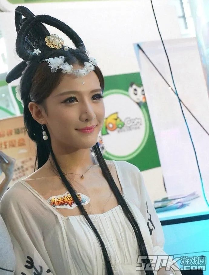 让我摸一摸你的美腿吧!神仙哥哥小灿绝美照片合辑