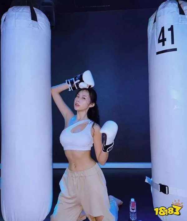 “现实版的奶茶西施”长相甜美,身材有料