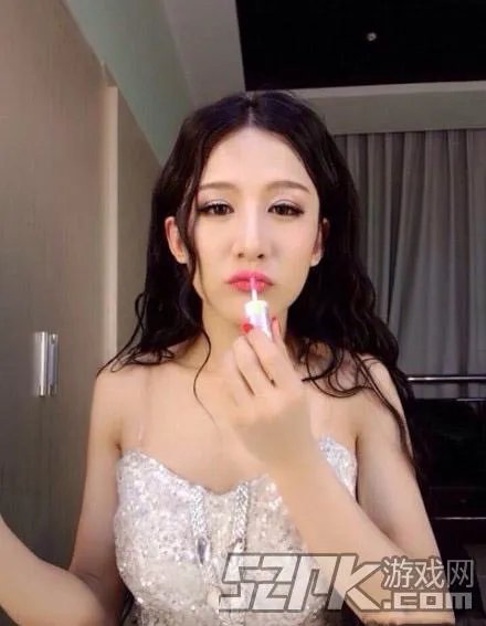 让我摸一摸你的美腿吧!神仙哥哥小灿绝美照片合辑