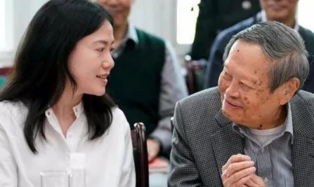 杨振宁允许妻子改嫁,遗产分配让人意外,翁帆为何伤心不已呢?