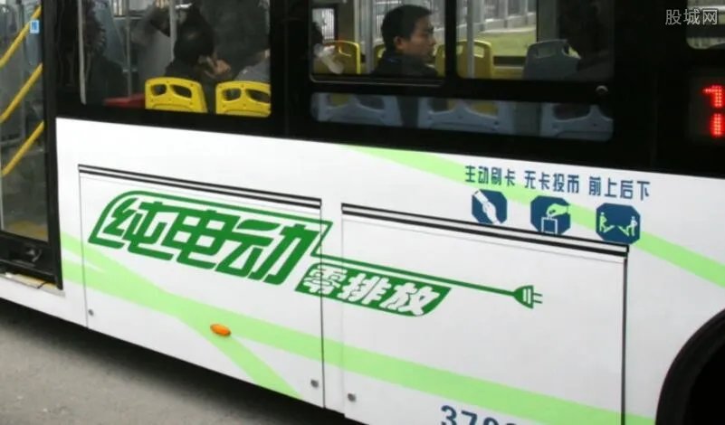 公交哥7天乘35趟公交回家 草根版《人在囧途》上演
