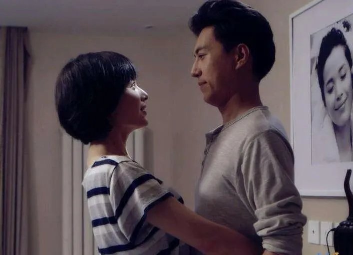 靳东李佳结婚照被公开：靳东李佳相识相爱的经过