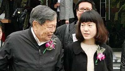 杨振宁允许妻子改嫁,遗产分配让人意外,翁帆为何伤心不已呢?
