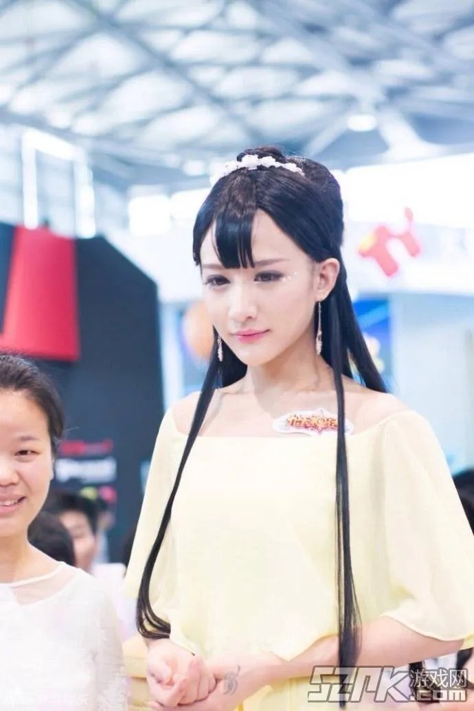 让我摸一摸你的美腿吧!神仙哥哥小灿绝美照片合辑
