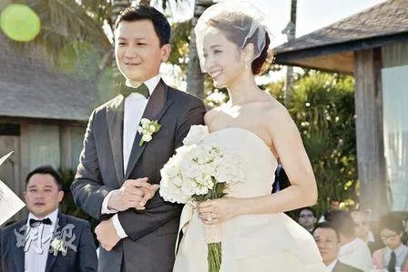 侯佩岑老公黄伯俊有钱吗真的是富豪吗 黄伯俊为什么娶侯佩岑