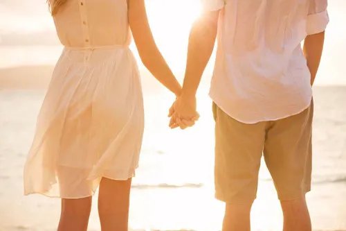 结婚两周年是什么婚 结婚两周年送什么礼物好