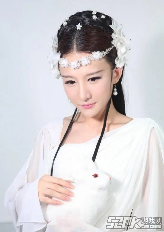 让我摸一摸你的美腿吧!神仙哥哥小灿绝美照片合辑