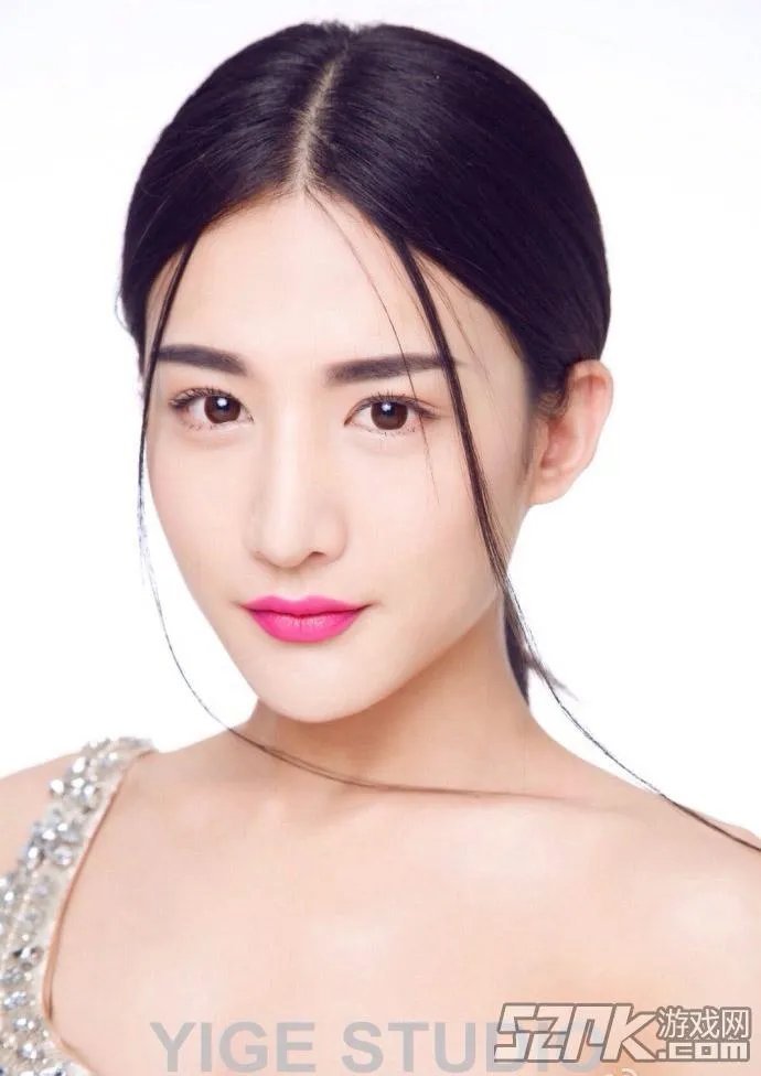 让我摸一摸你的美腿吧!神仙哥哥小灿绝美照片合辑