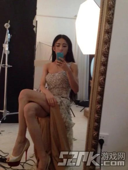 让我摸一摸你的美腿吧!神仙哥哥小灿绝美照片合辑