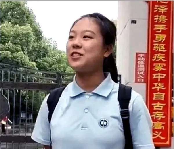 这位出考场一字马的女同学,如今怎样了?