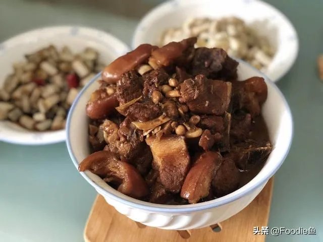 求购一个正宗猪蹄的配方？