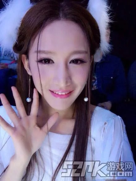让我摸一摸你的美腿吧!神仙哥哥小灿绝美照片合辑