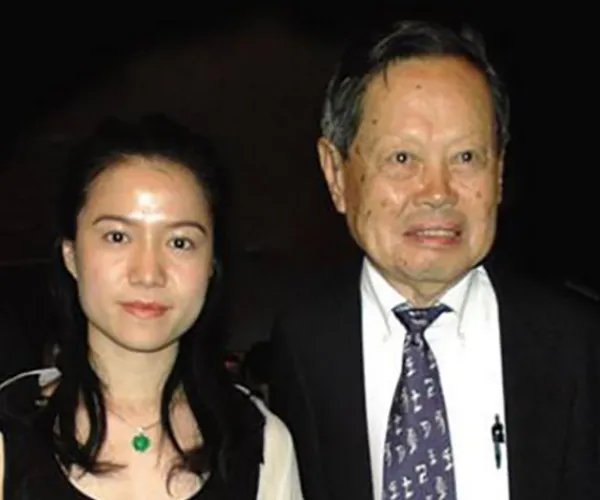 杨振宁允许妻子改嫁,遗产分配让人意外,翁帆为何伤心不已呢?