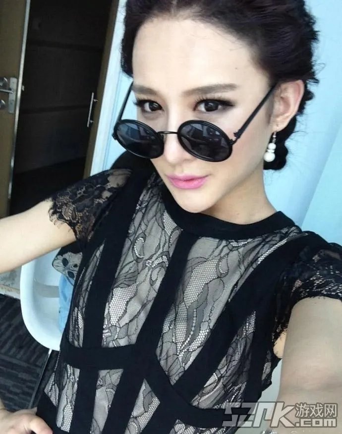 让我摸一摸你的美腿吧!神仙哥哥小灿绝美照片合辑