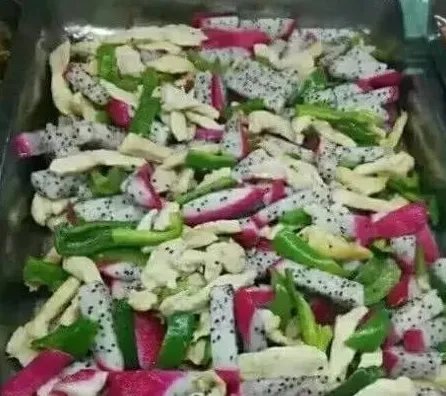 芜湖一高校食堂做黑暗料理西红柿炒月饼,你还见过哪些黑暗料理?