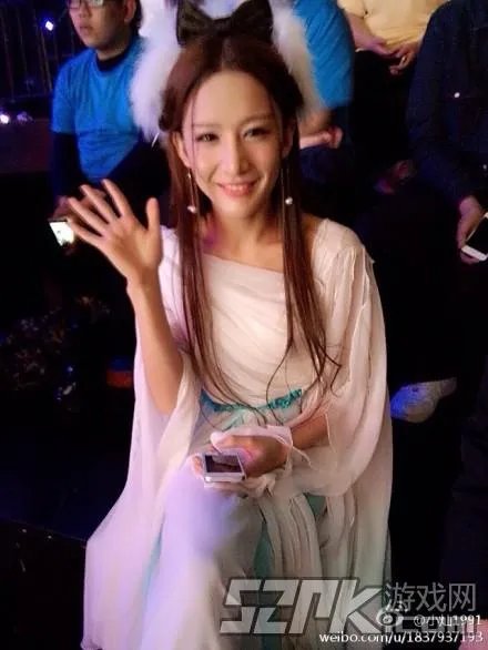 让我摸一摸你的美腿吧!神仙哥哥小灿绝美照片合辑