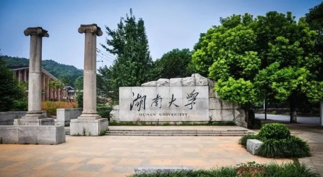 湖南大学为何会派升降梯为学生搬寝室?
