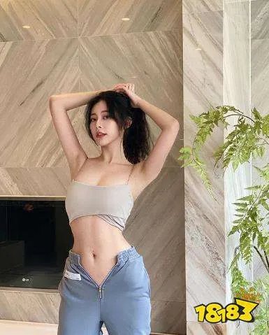 “现实版的奶茶西施”长相甜美,身材有料