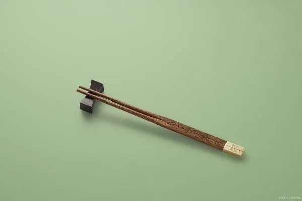 明明是中国人发明的筷子，为什么到了日本和韩国，被改成什么样了呢？
