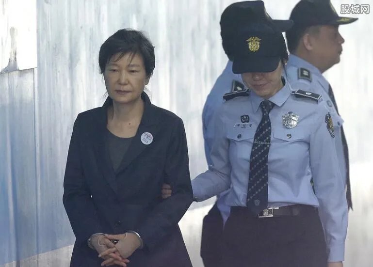 朴槿惠曝出性丑闻 因崔顺实门被推上舆论高峰