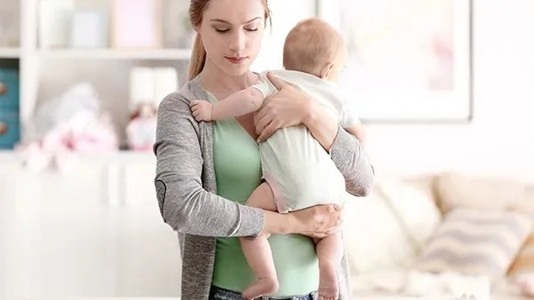 妈妈给婴儿洗澡的全指南