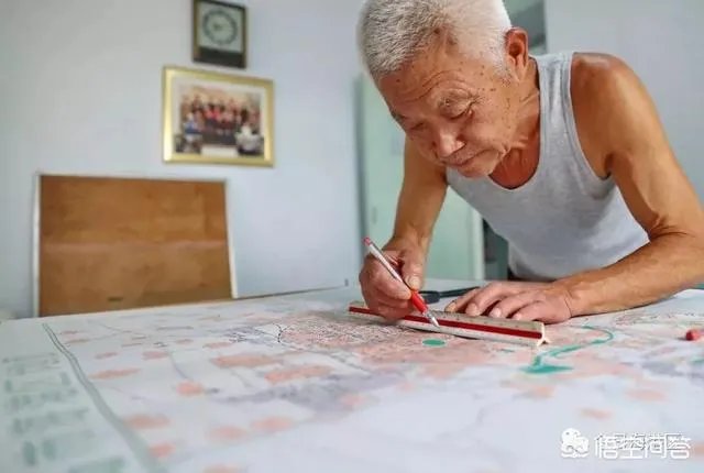 秦皇岛七旬电子笛老人走红