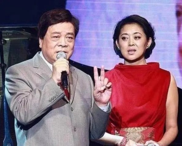 倪萍医院看赵忠祥：赵忠祥家属透露赵老师病情不重