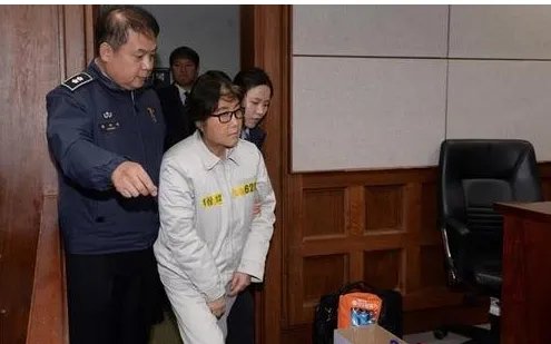 崔顺实为什么在法庭大喊？