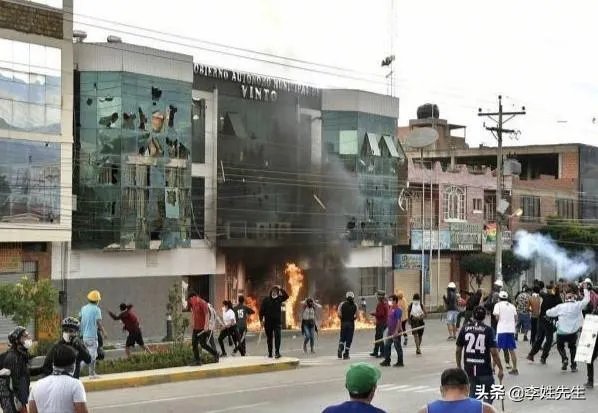 玻利维亚驱逐西班牙、墨西哥大使,原因是什么?
