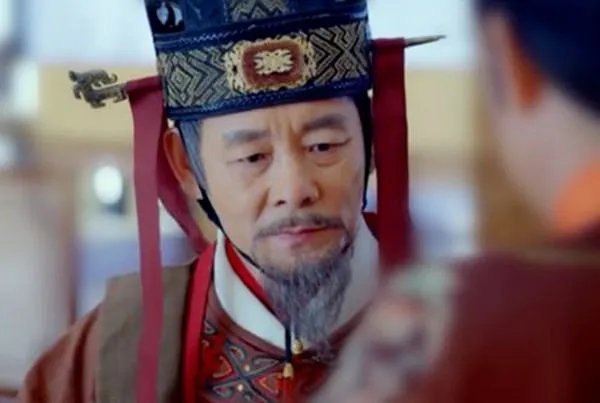 中国的棺材为什么是一头高一头低,西方则是平的,有什么讲究吗?