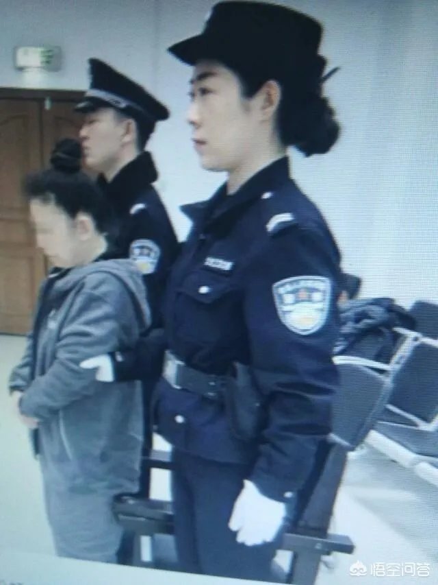 女司机突然打开车门致骑车人身亡,一审获刑1年,你怎么看?