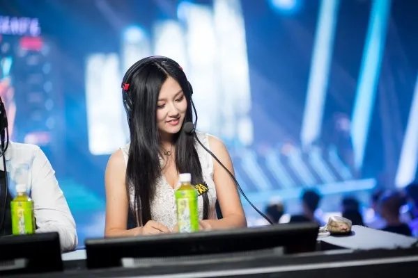 LOL小苍MM最新照片 妩媚动人摄人心魄