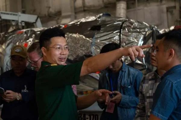 美国两艘航母感染新冠病毒,已确诊38人,到底怎么回事?