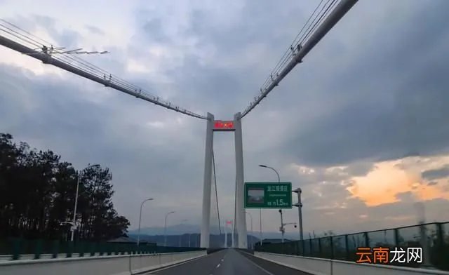 云南龙江特大桥简介