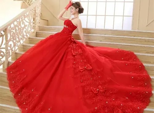 红色婚纱照片欣赏 红色婚纱礼服的意义