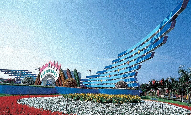 广东佛山小汽车撞公交站致2死4伤了吗?
