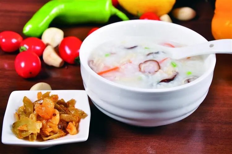皮蛋被美国评为“最恶心食物”榜首，含铅能吃吗？为你揭开真相